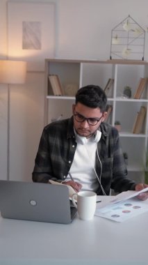 Hesap istatistikleri iş stratejisi erkek ofisi