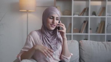 Cep telefonu, telefon, kadın kanepe.