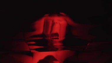 Korku çığlığı zihinsel bozukluk kadın yansıması