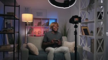 gamepad gözden geçirme tekniği vlog içeriği oluşturucu geribildirim