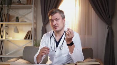 Doktor danışmanlığı. Erkek uzman.