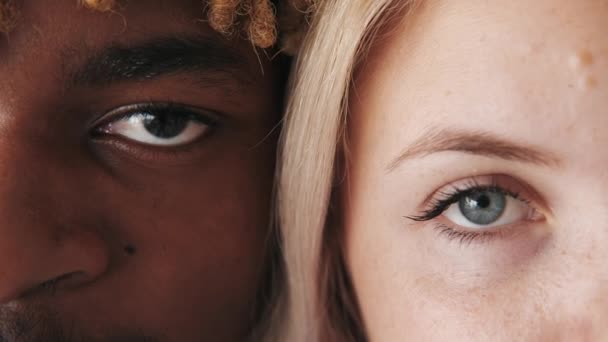 Türlü türlü çiftler ırklar arası ilişki erkek kadın — Stok video