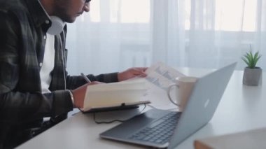 Analiz raporları, gelir grafikleri, grafik ofisi.