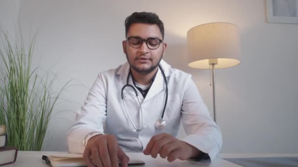 Online prescription medicine consultation man — стоковое видео