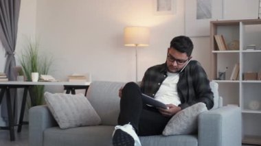 İş görüşmesi başlatıldı, tartışma adamı telefon ofisi.