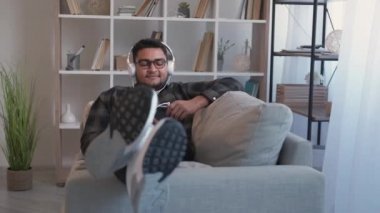 müzik neşe ses aygıtı ev adamı telefon kulaklıkları