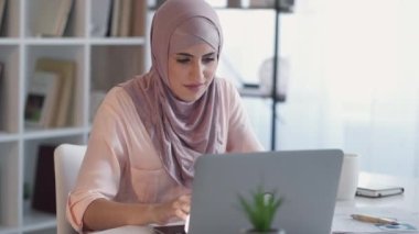 work from home freelance job woman laptop online