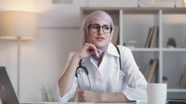 Online doktor İnternet Sağlık Hizmetleri kadın video çağrısı