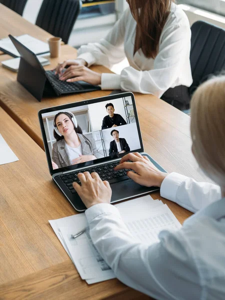 Web konferansı sanal iş etkinliği ortakları