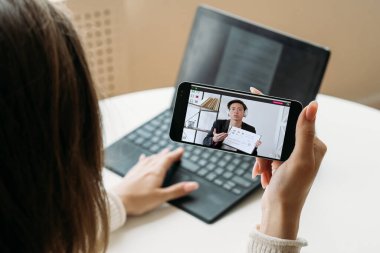 iş seyahati dijital konferans çalışanı