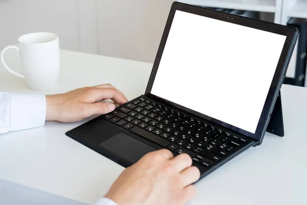 Entfernter Arbeitsplatz Computerattrappe Online Konferenz Unbekannter Mann Arbeitet Laptop Mit — Stockfoto