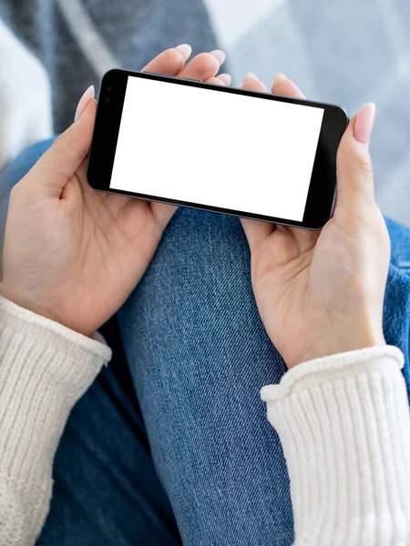 Mobil Bağlantı Çevrimiçi Teknoloji Dijital Bir Model Elinde Boş Ekranla — Stok fotoğraf