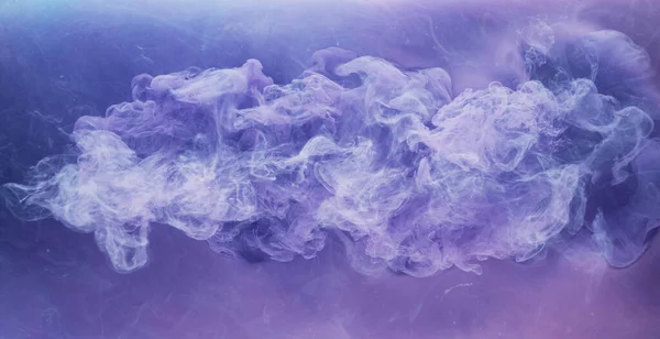 Tintenwasser Platzte Fantasiewolken Weiße Farbe Fließt Lila Kreative Abstrakte Hintergrundaufnahme — Stockfoto