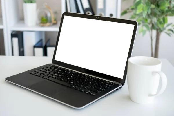 Datormodell Digital Teknik Arbetsplats Öppnad Laptop Med Tom Skärm Vistas — Stockfoto