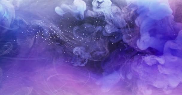 墨水水 彩色液体飞溅 过渡效果 蓝色紫色颜料混合运动 红外摄像机6K的抽象背景拍摄 — 图库视频影像