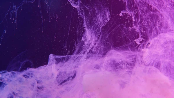 Tusz Pływający Wodzie Neonowa Chmura Dymu Magiczne Zaklęcie Ultrafioletowy Fioletowy — Zdjęcie stockowe