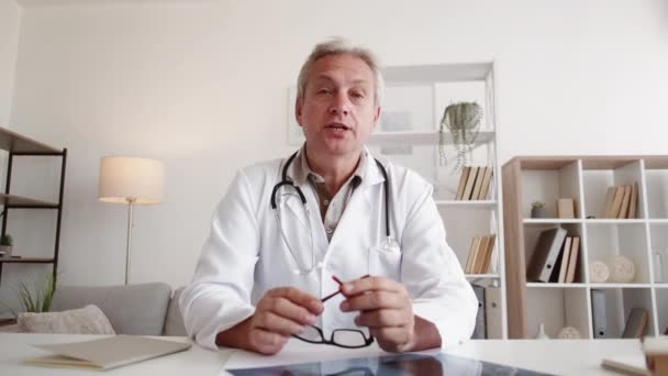 Online Doctor Telemedicine Checkup Virtual Diagnostics Confident Middle Aged Male — Stock Video
