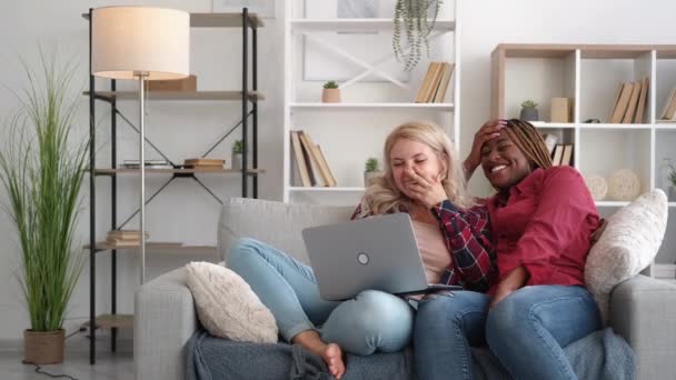 Akhir Pekan Perempuan Liburan Online Rumah Hiburan Internet Relaksasi Beragam — Stok Video
