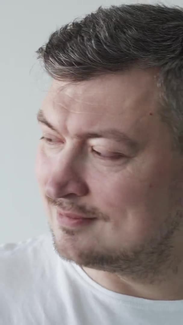 Erkek Derisi Yüz Bakımı Kozmetik Prosedürü Kendine Güveni Tam Komik — Stok video