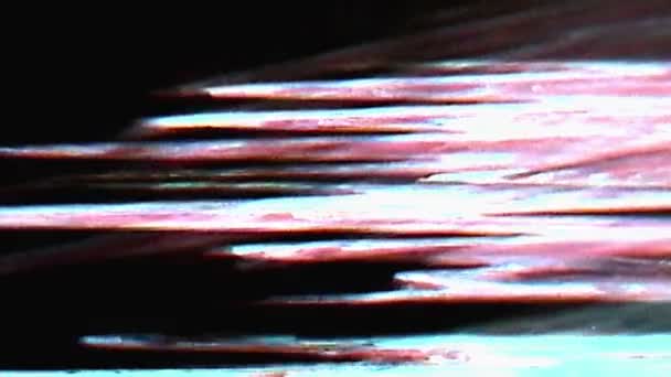 Vhsグリッチオーバーレイ アナログ歪みテクスチャ 遷移効果 ピンクブルーホワイトブラックカラーフリッカー波ノイズアーティファクトのダーク抽象的な背景 — ストック動画
