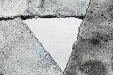 Logo için uzayı kopyala. Eski kağıt arkaplan. Grunge çerçevesi. Beyaz, düz olmayan kenarlı, soyut sanat dokusunda siyah mavi boya lekeleri ve metin üçgeni için boş merkez üçgen..