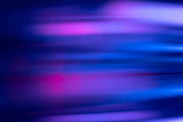 熄灯漏水 Bokeh霓虹灯发光 Sci Fi眩目 深不可测的抽象背景下 模糊的荧光深蓝色粉红紫色斑斑的闪光运动 — 图库照片