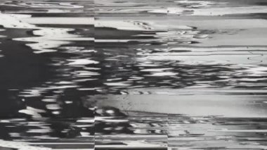 VHS bozulma dokusu. Statik gürültü. Analog bozulması örtüşüyor. Siyah beyaz bulanık tahıl çizgileri. Eser, koyu grunge soyut arkaplan..