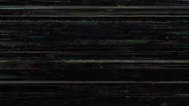 Analog bozulma dokusu. Eski televizyon sesi. Geçiş efekti. Koyu siyah soyut arkaplandaki mavi turuncu yanıp sönen çizgiler VHS bozulma objeleri.