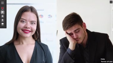 Çevrimiçi toplantı. Sıkıcı bir röportaj. Sanal sohbet. Şirket telekonferansı. İş kadınlarının dijital ofisteki yorgun erkek arkadaşlarıyla konuştuğu ekran görüntüsü.