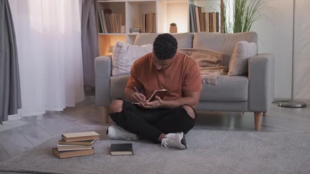 Home Study Learning Hobby Creative Education Smart Guy Sitting Cross — Stockvideo