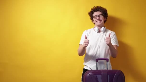 Holiday Visa Supporting Man Desirable Vacation Happy Expressive Guy Spectacles — Stock Video
