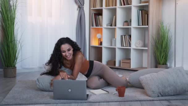 Video Call Virtual Coach Internet Leisure Friendly Cheerful Woman Talking — Video