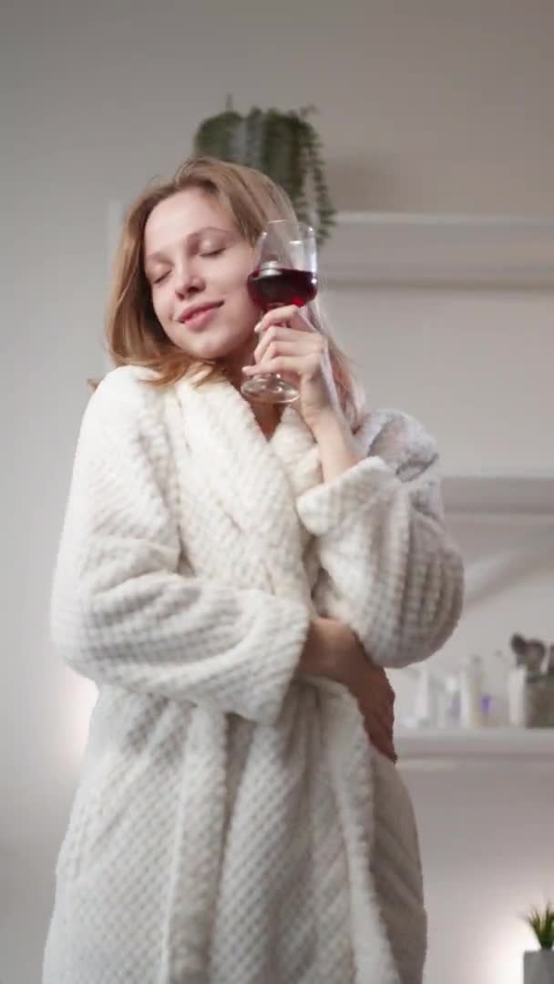 Vertical Video Woman Weekend Morning Wine Spa Resort Relaxation Happy — Vídeo de stock