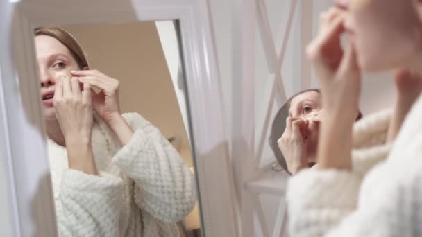 Eye Skincare Skin Rejuvenation Wrinkle Facial Treatment Confident Satisfied Woman — ストック動画