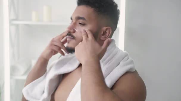 Skincare Routine Facial Treatment Morning Grooming Confident Satisfied Shirtless Man — Video