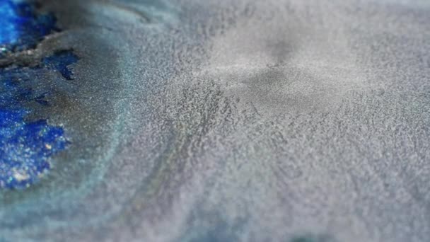 Χρώμα Glitter Υφή Πιτσιλιές Χρωμάτων Μελάνι Επιπλέει Θολούρα Ασημί Μπλε — Αρχείο Βίντεο