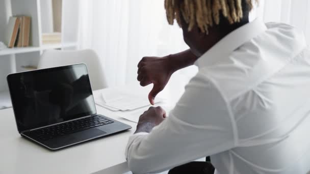 Bad Job Protesting Man Virtual Meeting Black Guy Sitting Desk – stockvideo