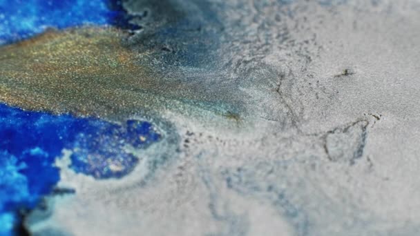 Glitter Paint Mix Sparkling Dye Wave Suminagashi Swirl Blur Silver — Vídeo de stock