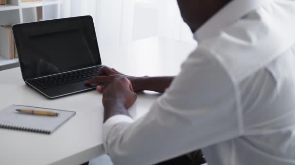 Office Work Business Man Digital Technology Unrecognizable Black Guy Sitting — Stockvideo