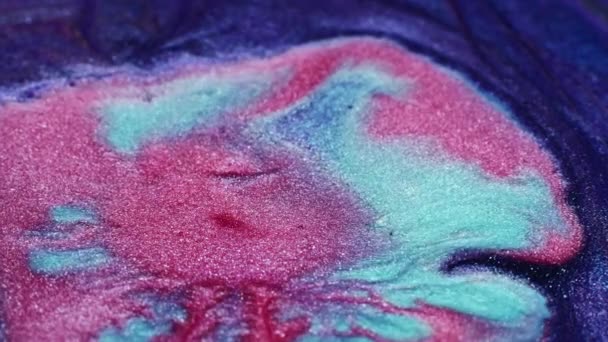 Värikäs Sekoitus Nestetaidetta Luova Maalaus Syaani Sininen Violetti Vaaleanpunainen Kimaltava — kuvapankkivideo