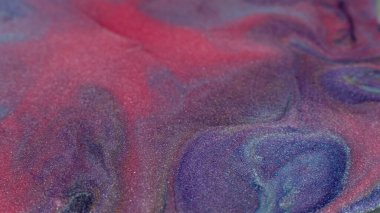 Resim yapmak rahatlatıcı. Sıvı büyüsü. Yaratıcı sanat. Pembe lavanta sıvısı karışımı.