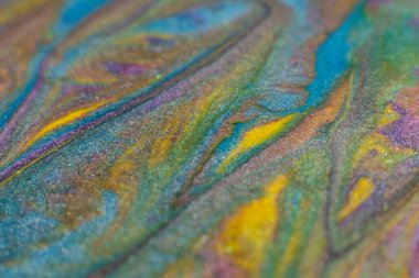 Parıldayan sanat. Soyut tasarım. Renkli boya arka planı. Yeşil mavi sarı renkler karışımı.