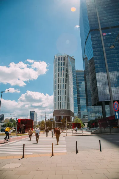 바르샤바 폴란드 2022 시내쪽이요 관광객 서비스 대낮에 크라운 플라자 건물의 — 스톡 사진