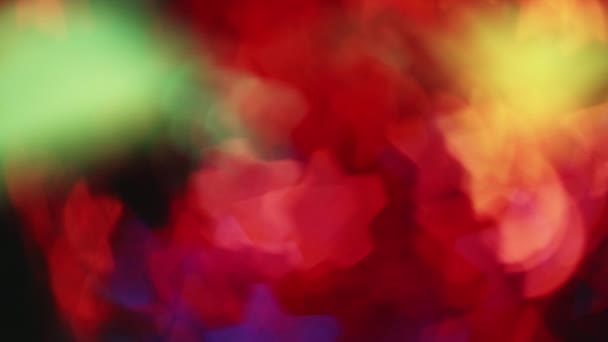 Kolor Światła Bokeh Neonowa Powłoka Świecąca Jesienne Liście Nieostry Czerwony — Wideo stockowe