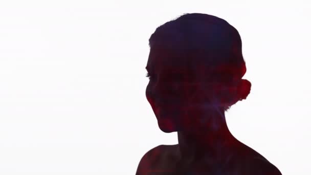 Menschlicher Geist Künstliche Intelligenz Neurowissenschaft Doppelbelichtung Silhouette Der Lächelnden Frau — Stockvideo