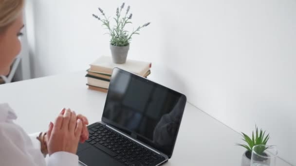 Problem Komputerem Wkurzona Kobieta Połączenie Nie Działa Biuro Pani Próbuje — Wideo stockowe