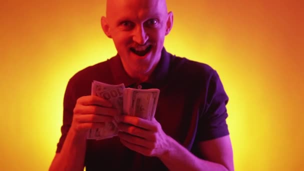 Money Addiction Grimacing Man Rich Excitement Ridiculous Expressive Guy Counting — Stock Video