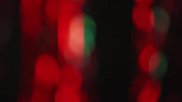 Homályos Neonkörök Bokeh Fényfedő Éjszakai Buli Ragyogás Defocused Piros Zöld — Stock videók