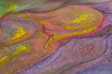 Renkleri karıştırıyorum. Sıvı büyüsü. Yaratıcı resim. Pembe lavanta sarısı mermer sıvı boya karışımı