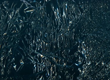 Soyut gürültü arkaplanı. Dalgalanma dokusu. Işığın yansıması. Mavi turuncu, beyaz, parlak kırışıklıklar koyu siyah, modern kaplama..